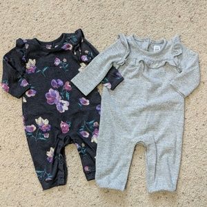 Set of 2 ruffle one pieces